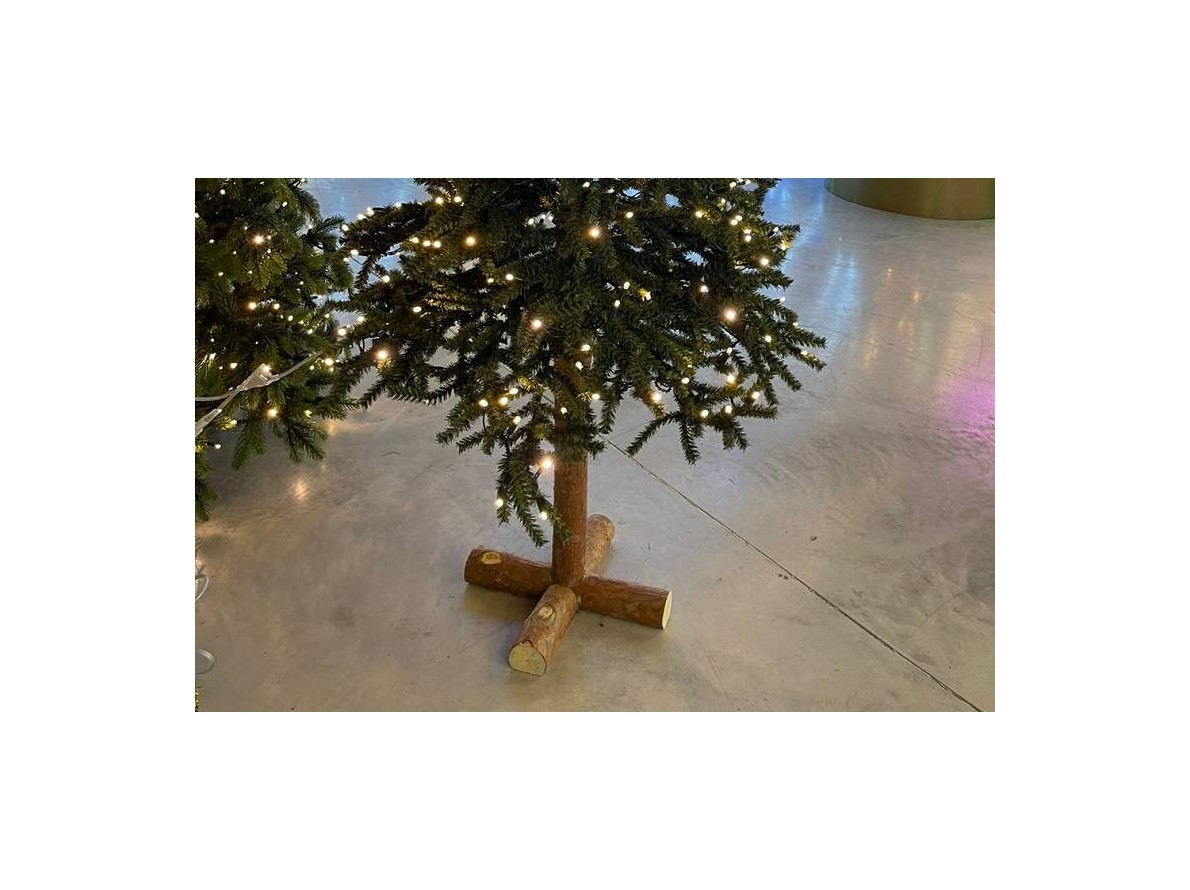 Choinki sztuczne jak żywe na pniu