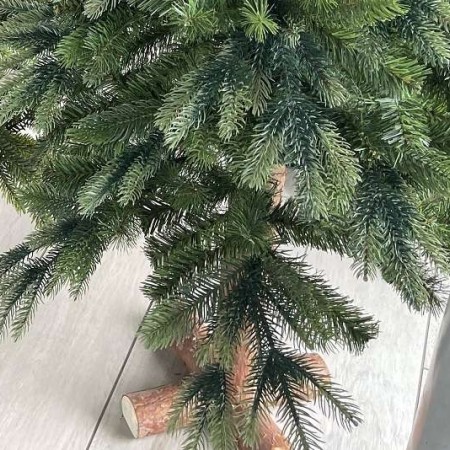 Choinki ozdobne na pniu